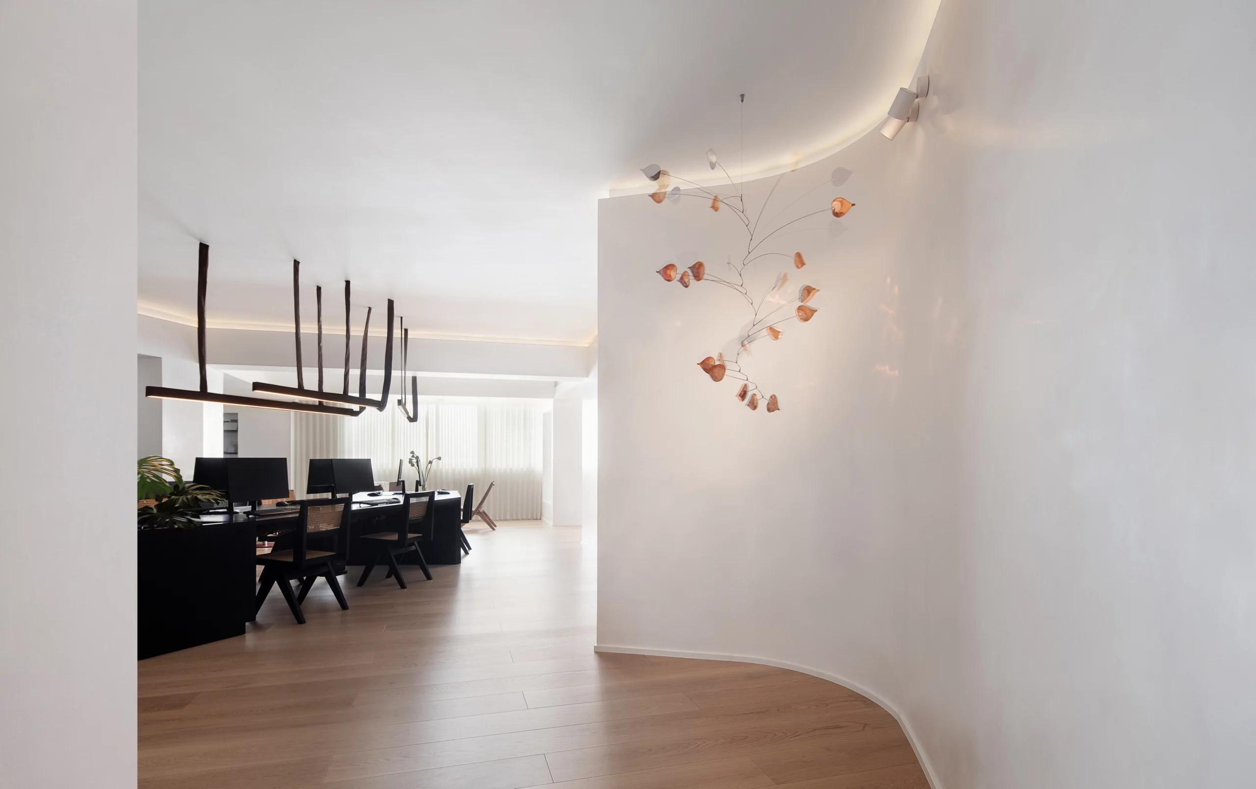 極簡與侘寂風混合的辦公室設計風格