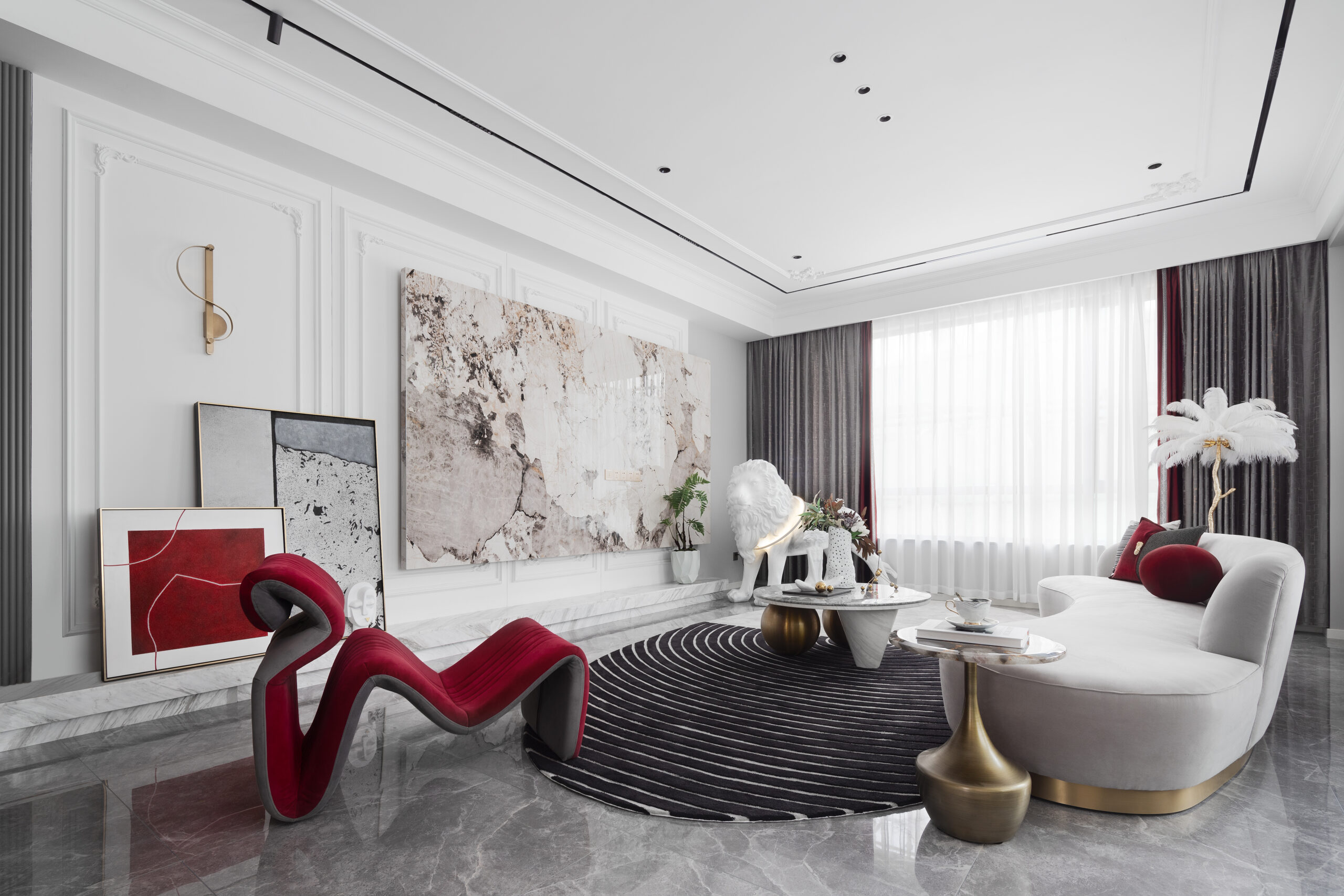 樓中樓裝潢以红白配色搭配為主，散發出一種沉穩而浪漫的氛圍，打造出個性化空間