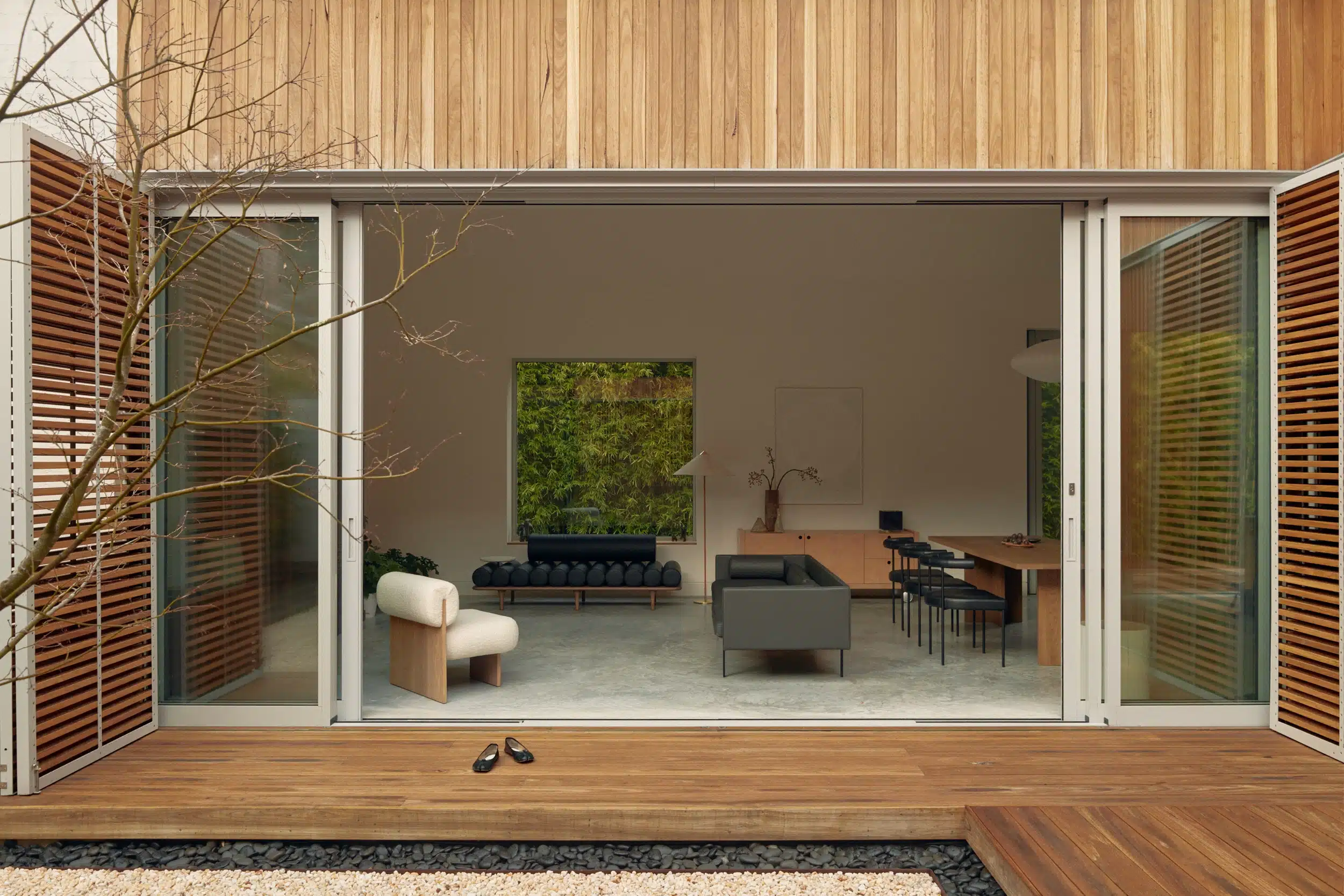 木質調玻璃拉門客廳