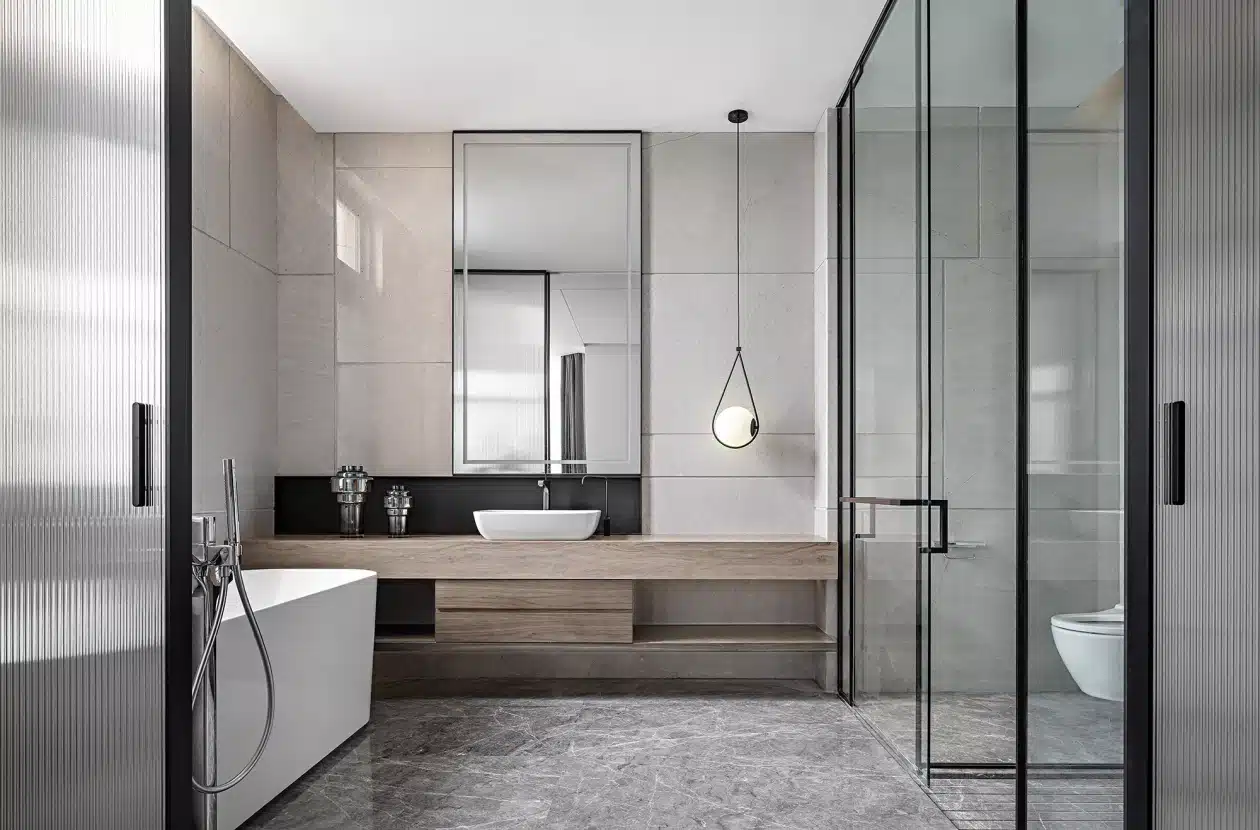 結合木紋磚與板岩磚的人文禪風浴室，打造湯屋般的放鬆空間