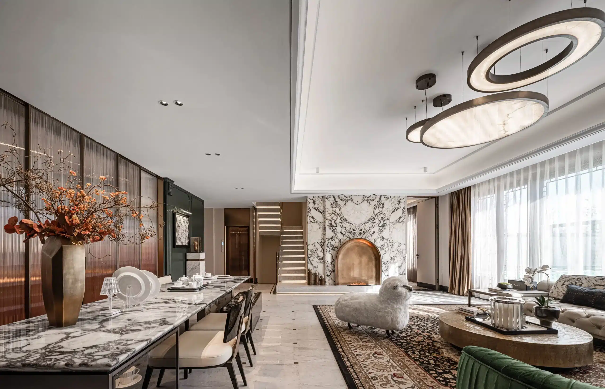 客廳天花板高度標準建議圖，預留280cm淨高遠離壓迫感