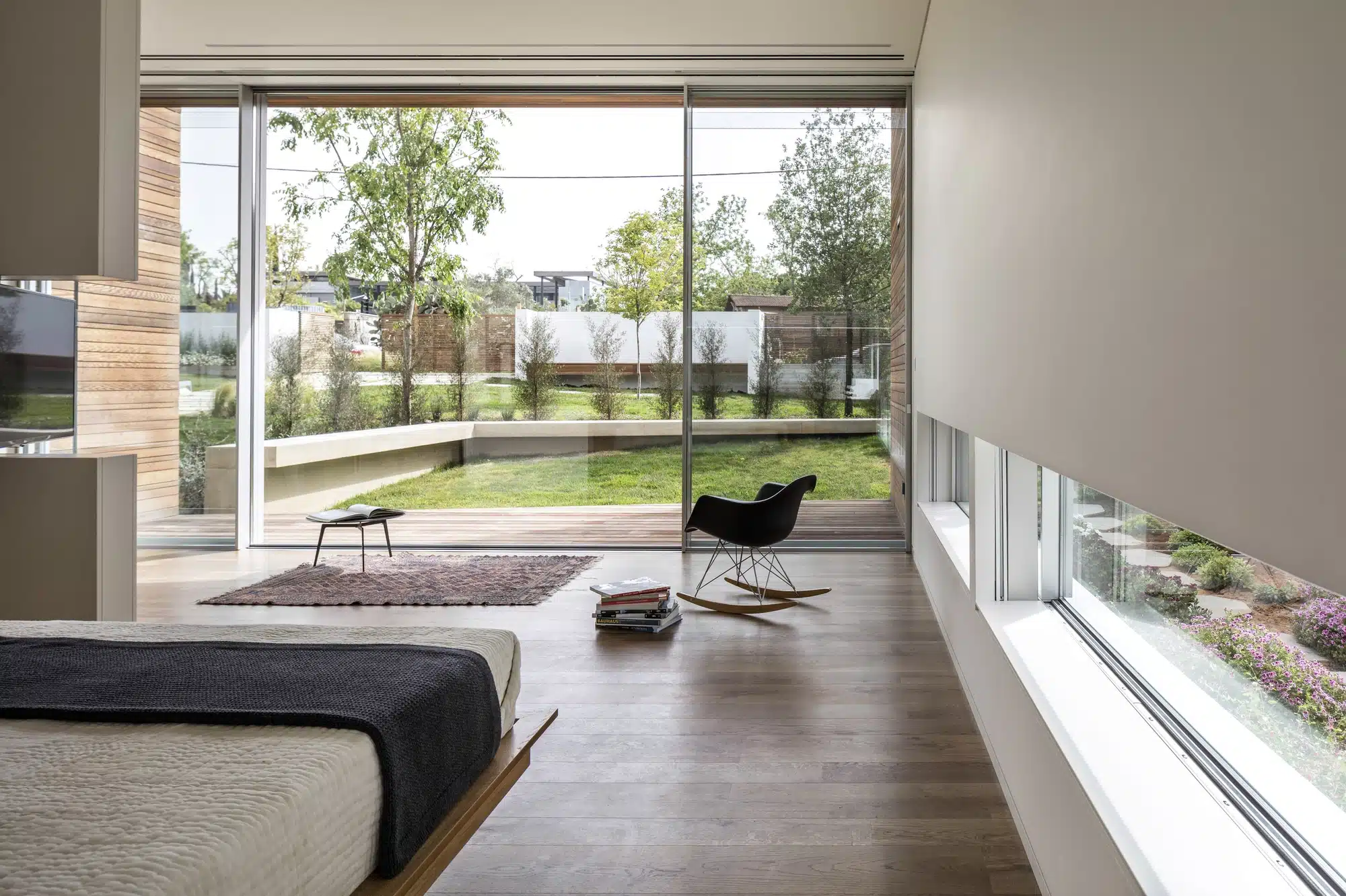 北歐鄉村風居家，結合幾何圖形地毯與留白設計的治癒系空間