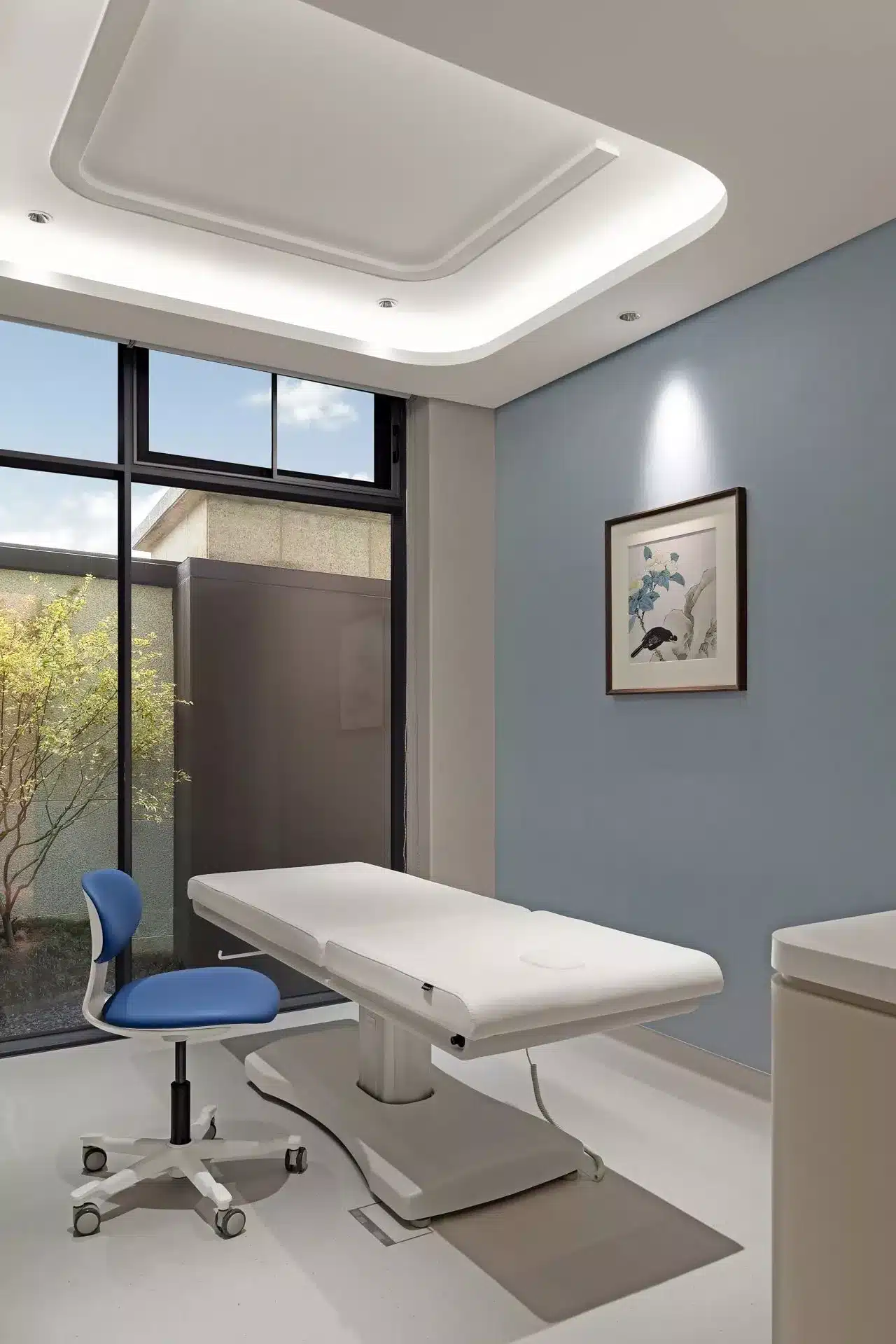 符合醫療機構設置標準的診察室空間規劃： 強調獨立空間與法規面積門檻。