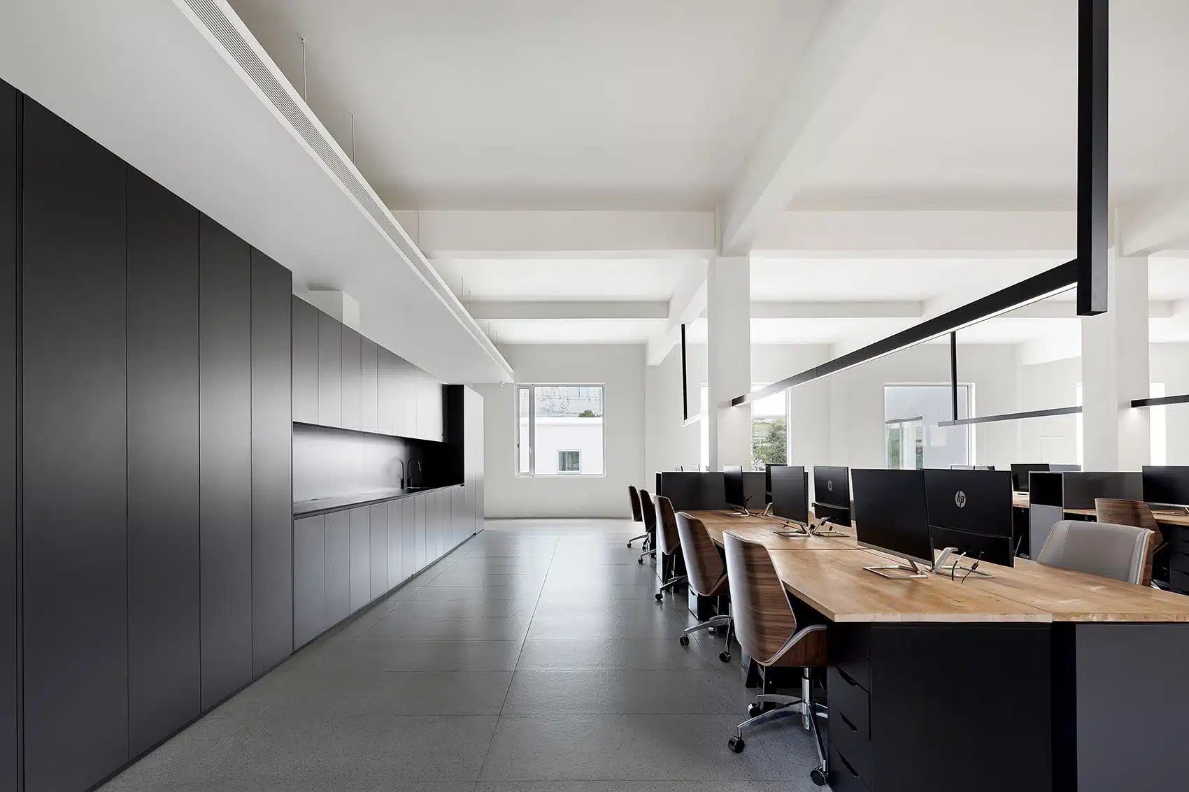 開放式辦公區自然採光座位規劃