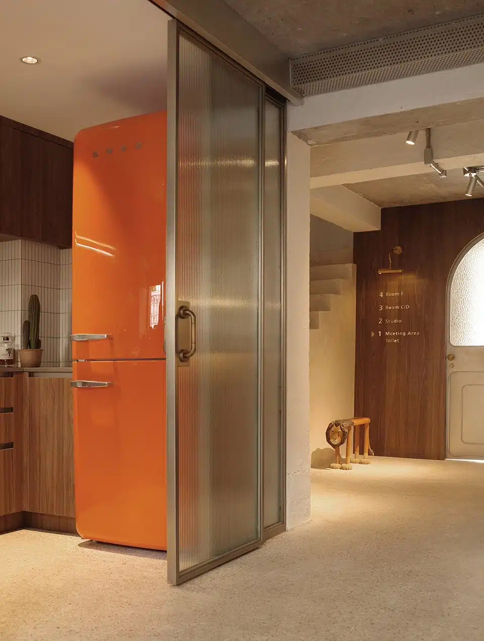 辦公室多功能交誼區吧檯設計