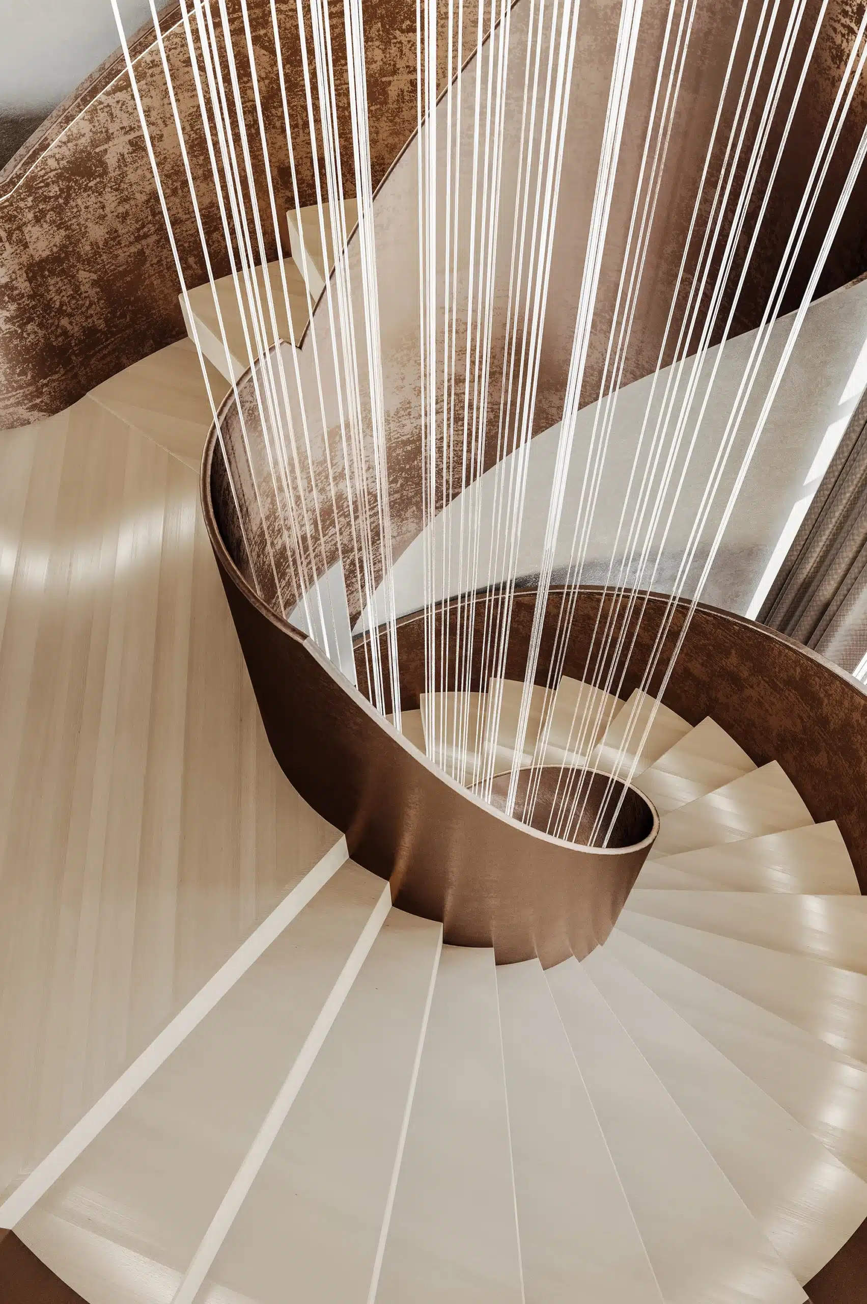 藝術感螺旋樓梯設計,以優美的旋轉曲線極致節省平面坪數,適合小坪數夾層或閣樓空間。