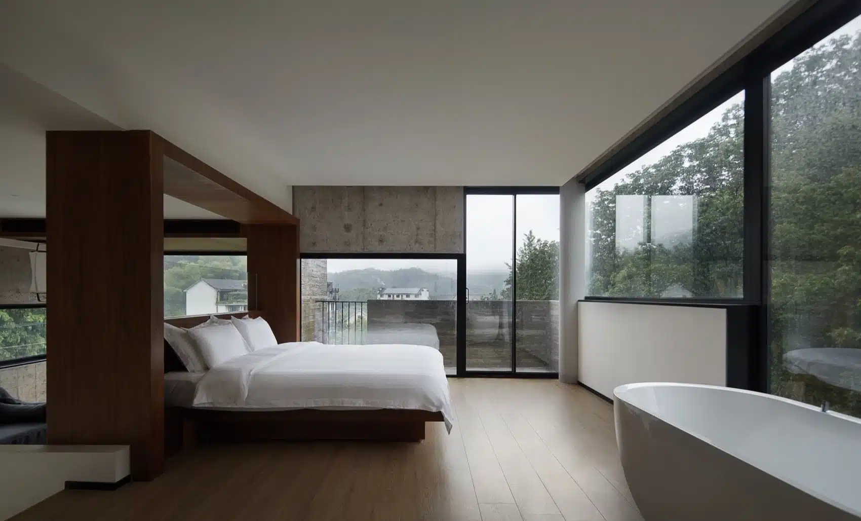 台灣老屋改建民宿設計，清水模工業風室內裝修案例