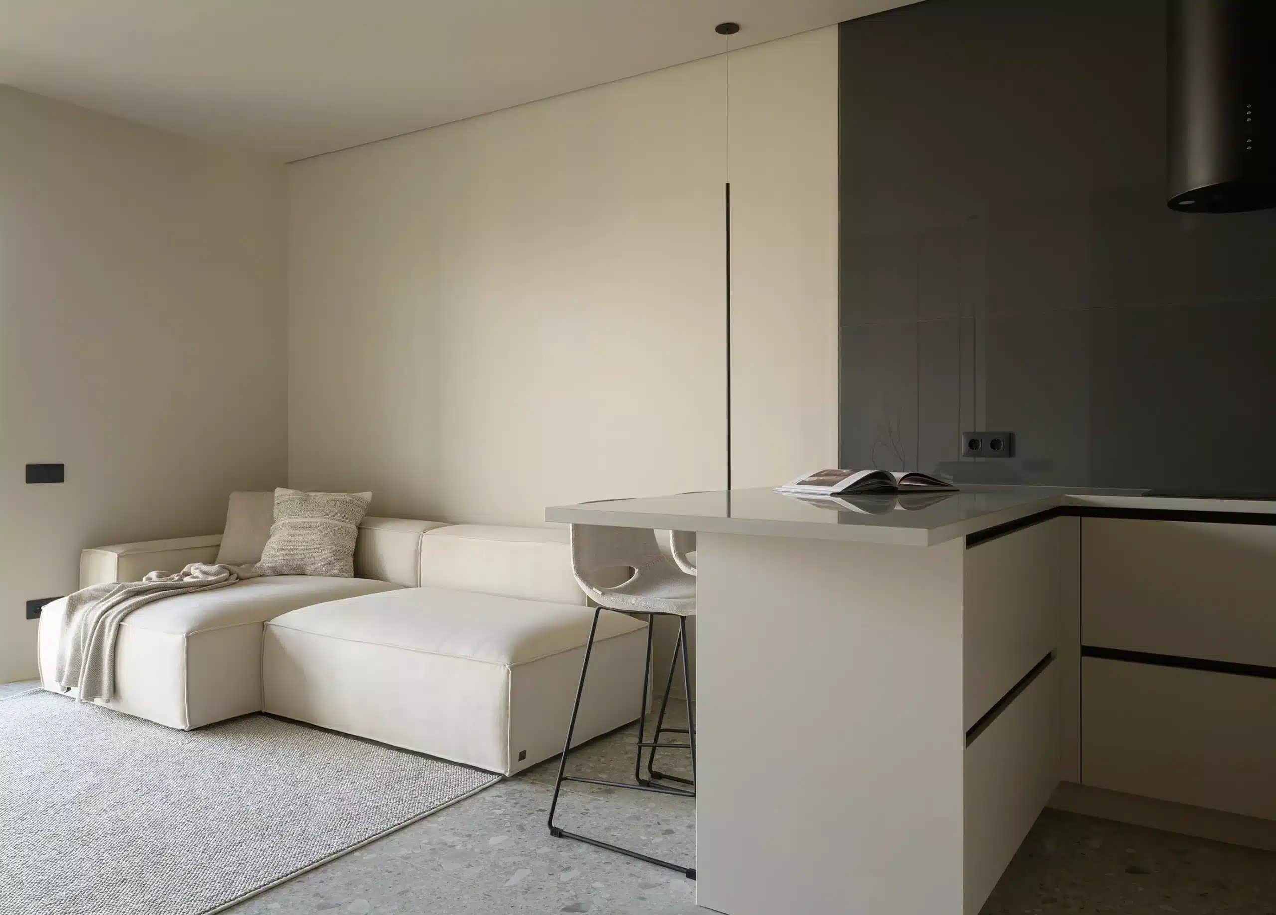 長型客廳機能分區優勢示意圖