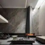 百坪客廳被一根大樑毀了？自建豪宅設計必看的巨型鋼構包覆與視覺延伸解法