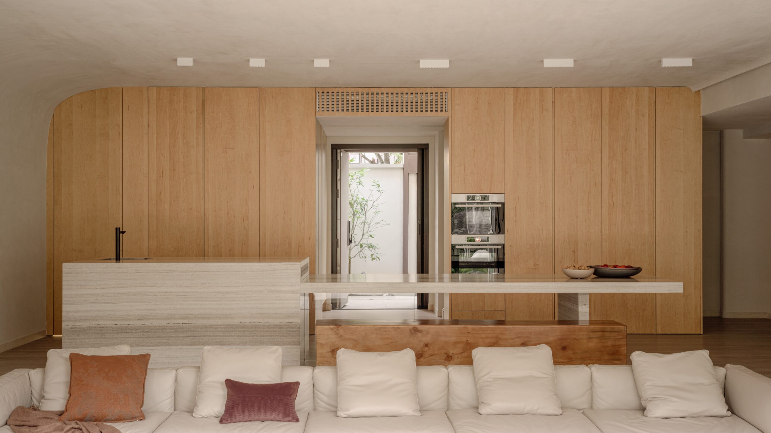 木紋也可以帶出質感，暖色調也可以很高級